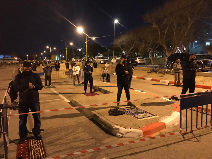  فيديو: صلاة التراويح في مدينة يافا لليوم العاشر من رمضان